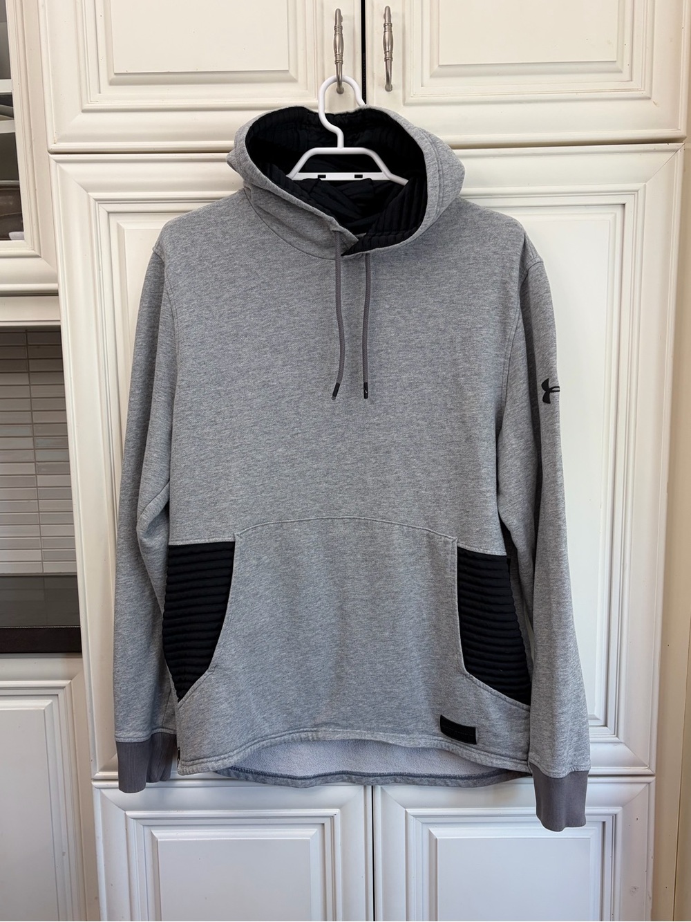 Under Armour Men’s fitted pullover hoodie
